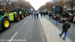 Traktoren auf der Strasse des 17 Juni