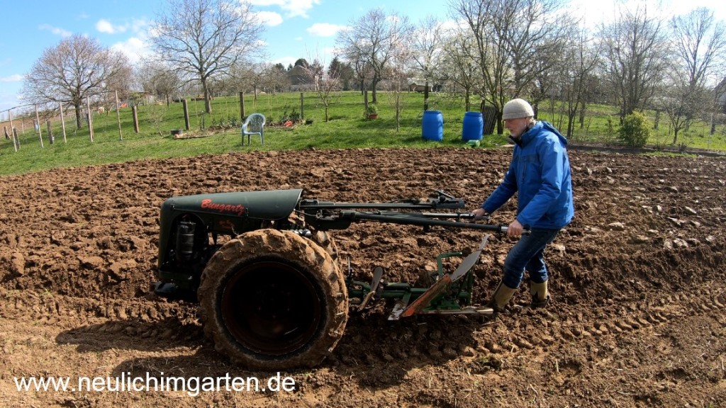 So pfluegen die Profis meinen Garten mit dem Einachser